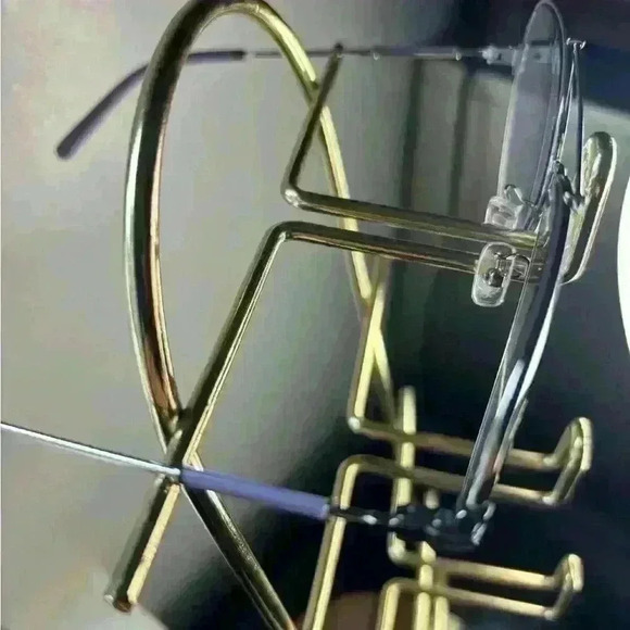 Tory Burch Gradient Aviator style sunglasses- silver and Purple comes with/ case - Picture 8 of 15